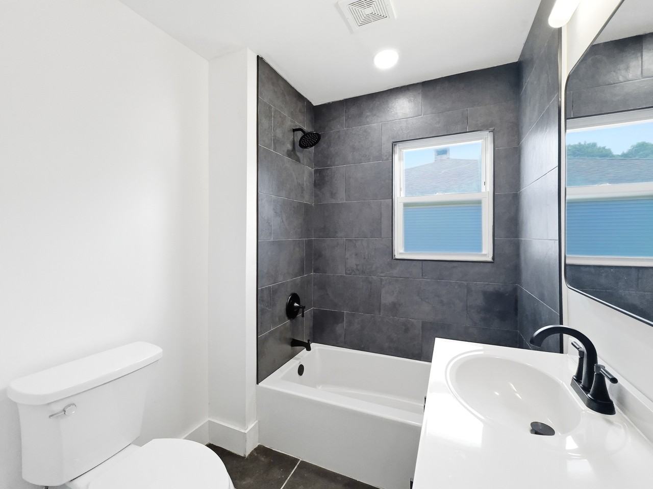 59 N Lynn Ave #1 - Photo 3 of 15