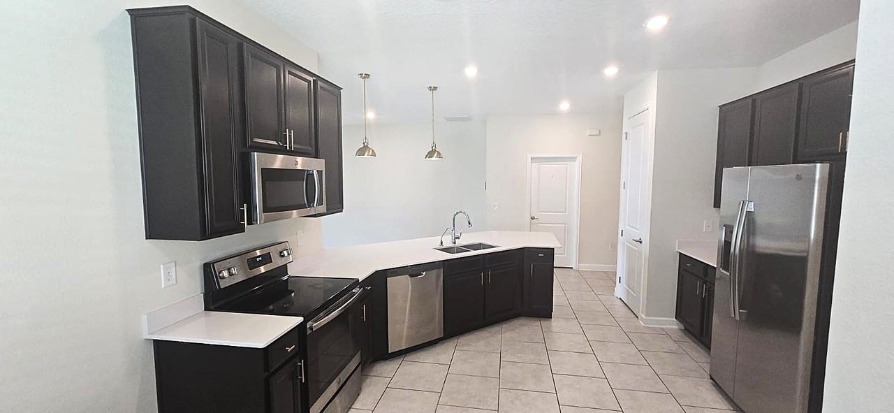 212 Bergamot Loop #1 - Photo 4 of 32
