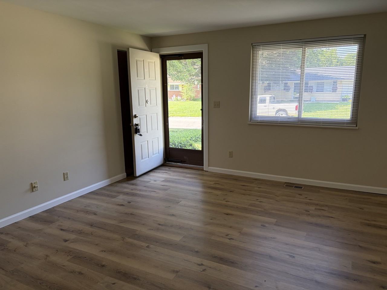 6537 Highbury Rd #1 - Photo 4 of 17