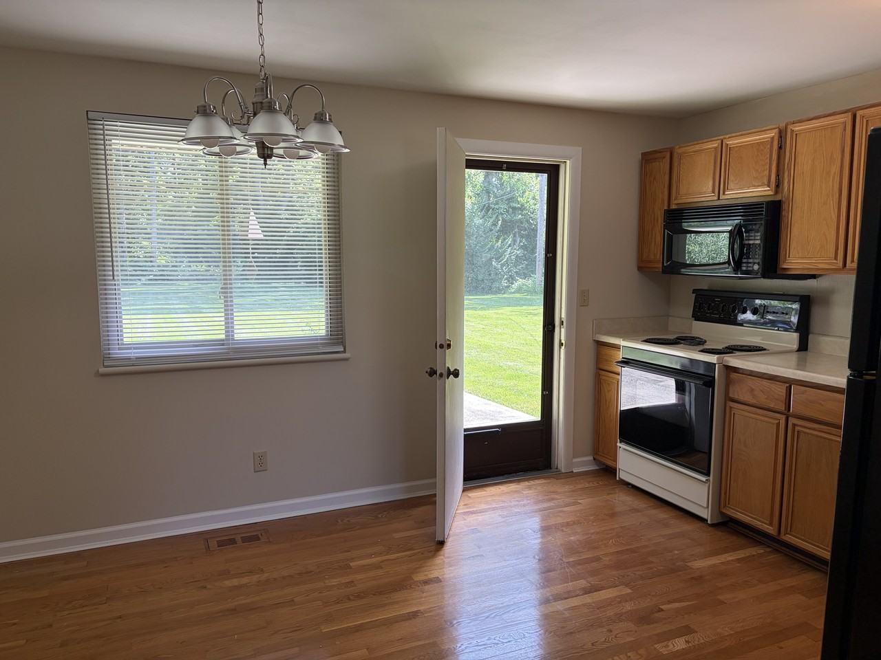6537 Highbury Rd #1 - Photo 5 of 17
