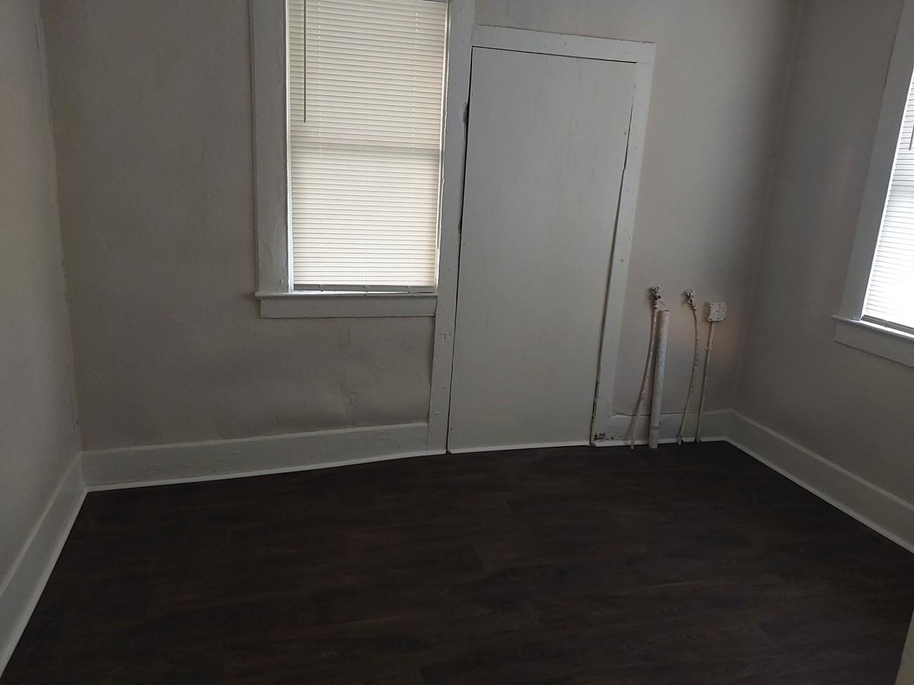 1218 W 11th St - Photo 2 of 11