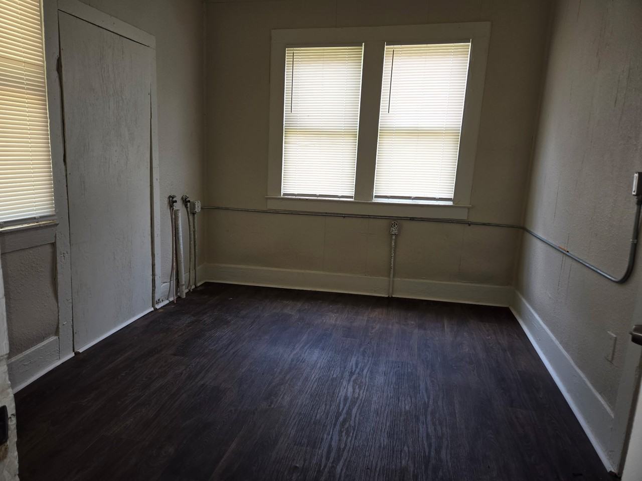 1218 W 11th St - Photo 6 of 11