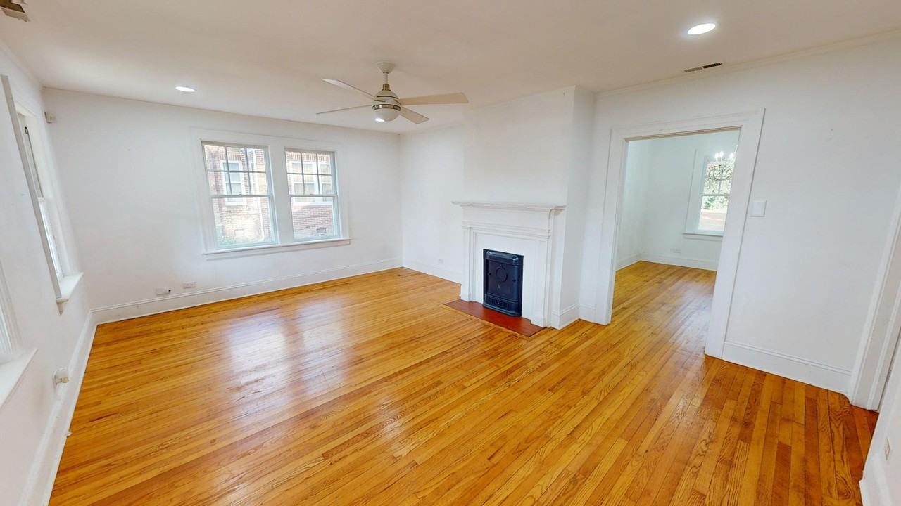 608 N Jackson St #1 - Photo 4 of 24