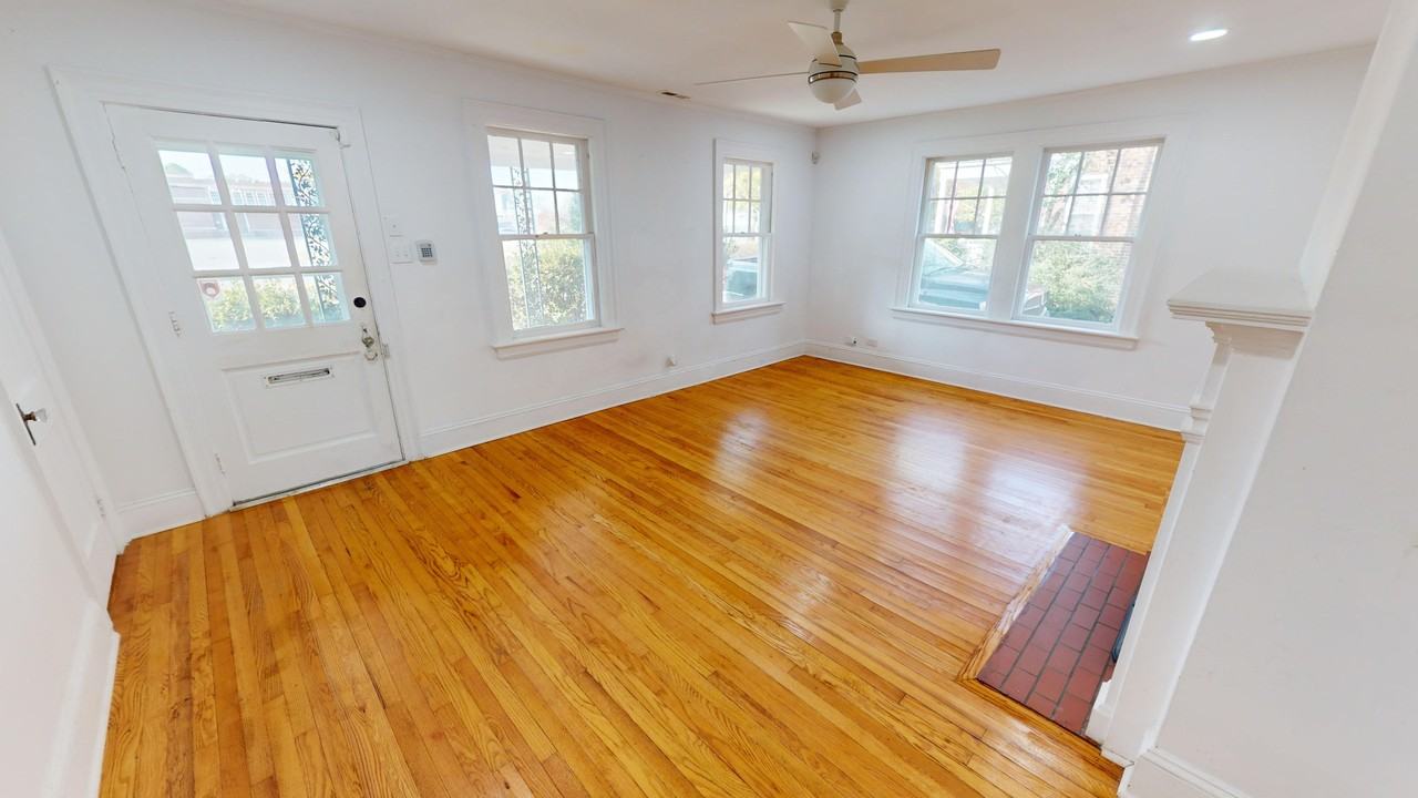 608 N Jackson St #1 - Photo 5 of 24