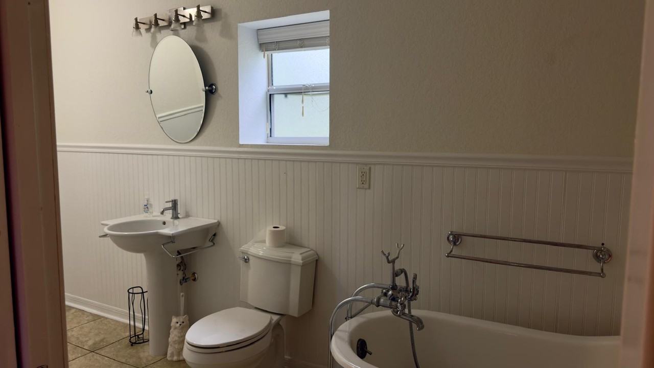 7531 Se 147th Pl #1 - Photo 3 of 10