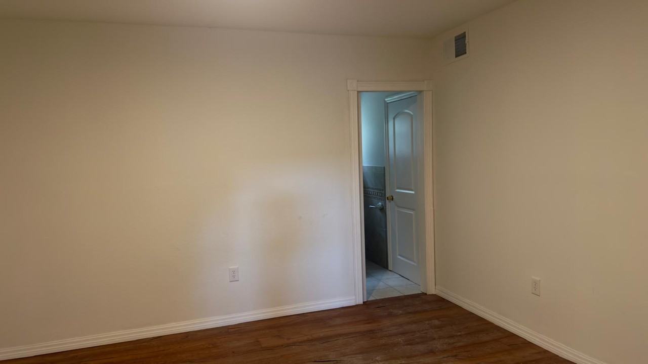 7531 Se 147th Pl #1 - Photo 4 of 10