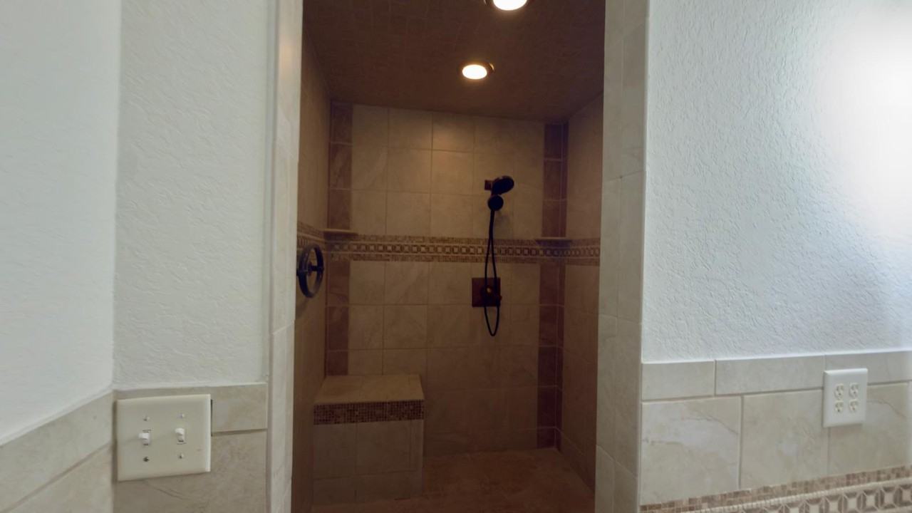 7531 Se 147th Pl #1 - Photo 6 of 10