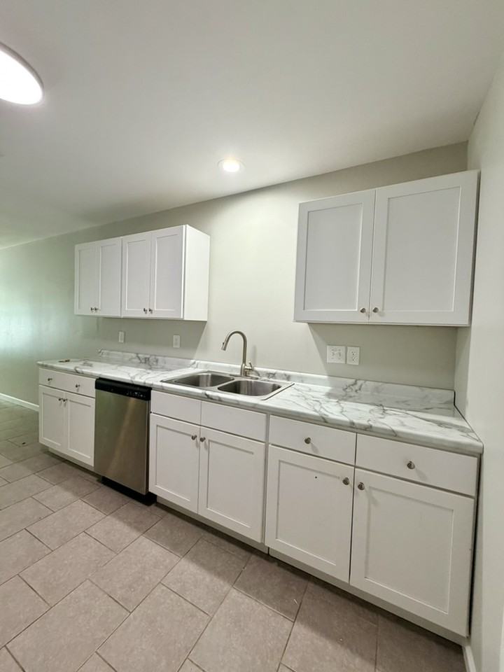 13222 13222 Wisconsin Street204 #204 - Photo 7 of 18