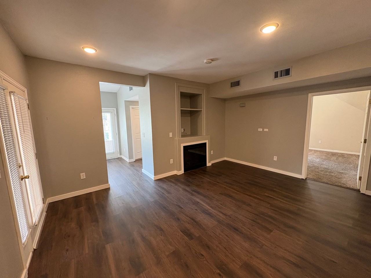 1002 Lucca Dr - Photo 3 of 26