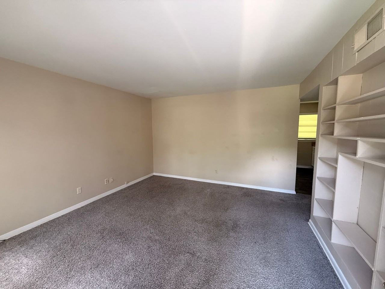 10705 Grafton Hall Rd - Photo 3 of 12
