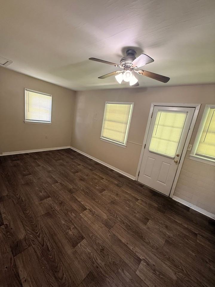 10705 Grafton Hall Rd - Photo 5 of 12