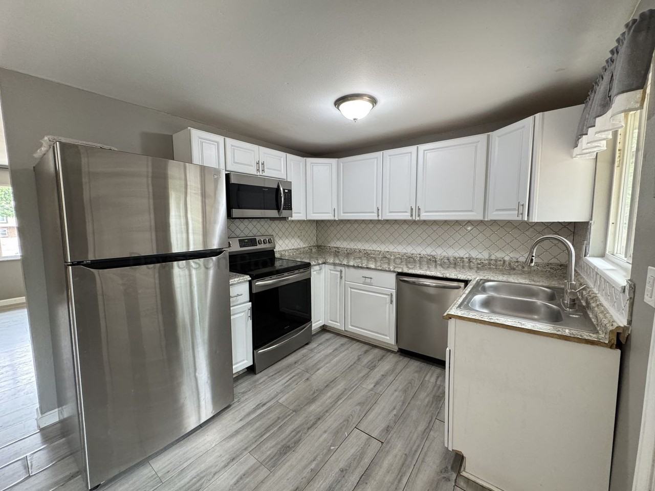 4470 Monica Dr - Photo 6 of 17