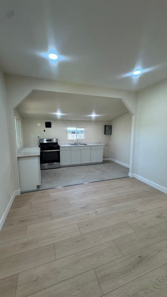 2175 Howard St - Photo 6 of 18