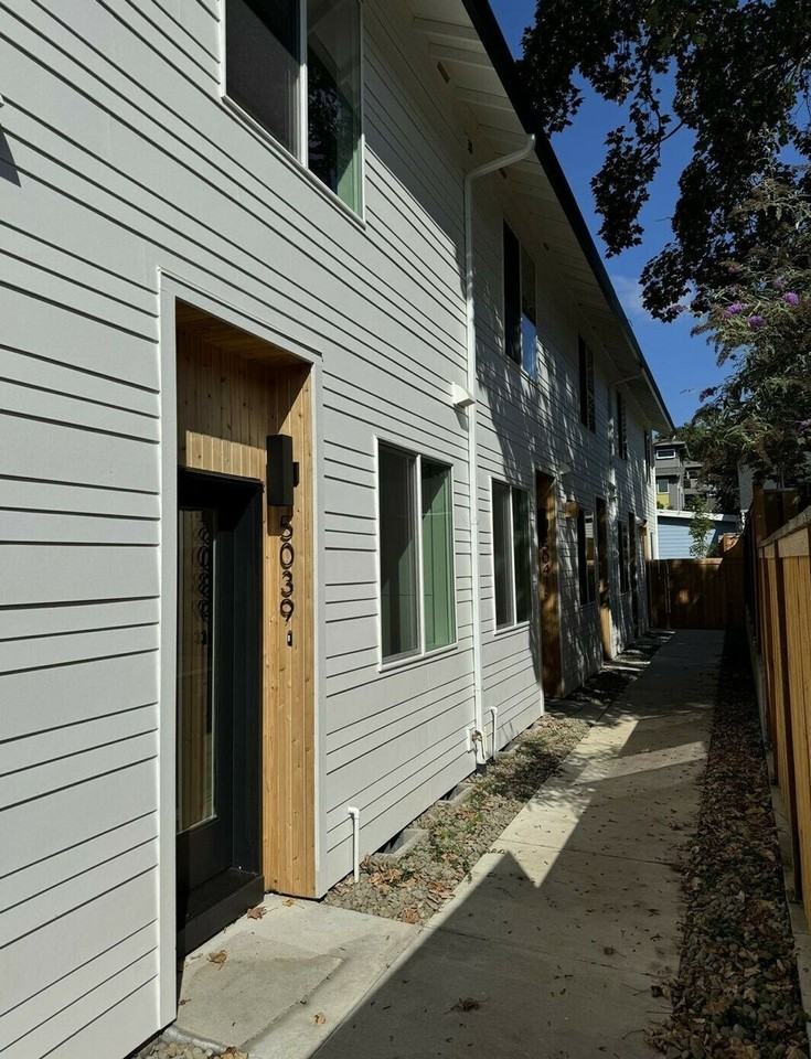 Modern SE Mill St Townhomes - Photo 2 of 5