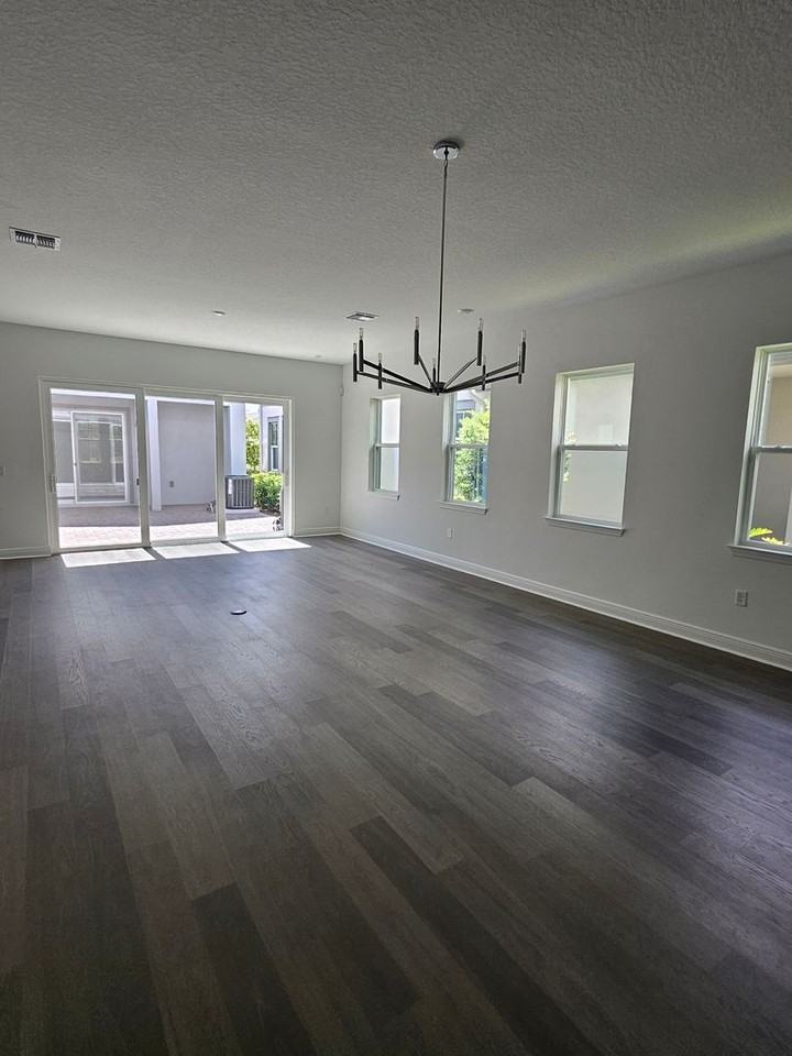 10172 Pearson Ave - Photo 4 of 36