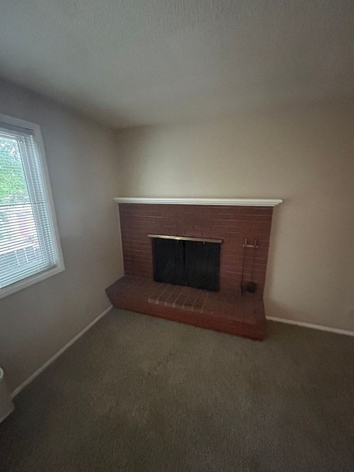 Kincaid Apts. - Photo 4 of 33