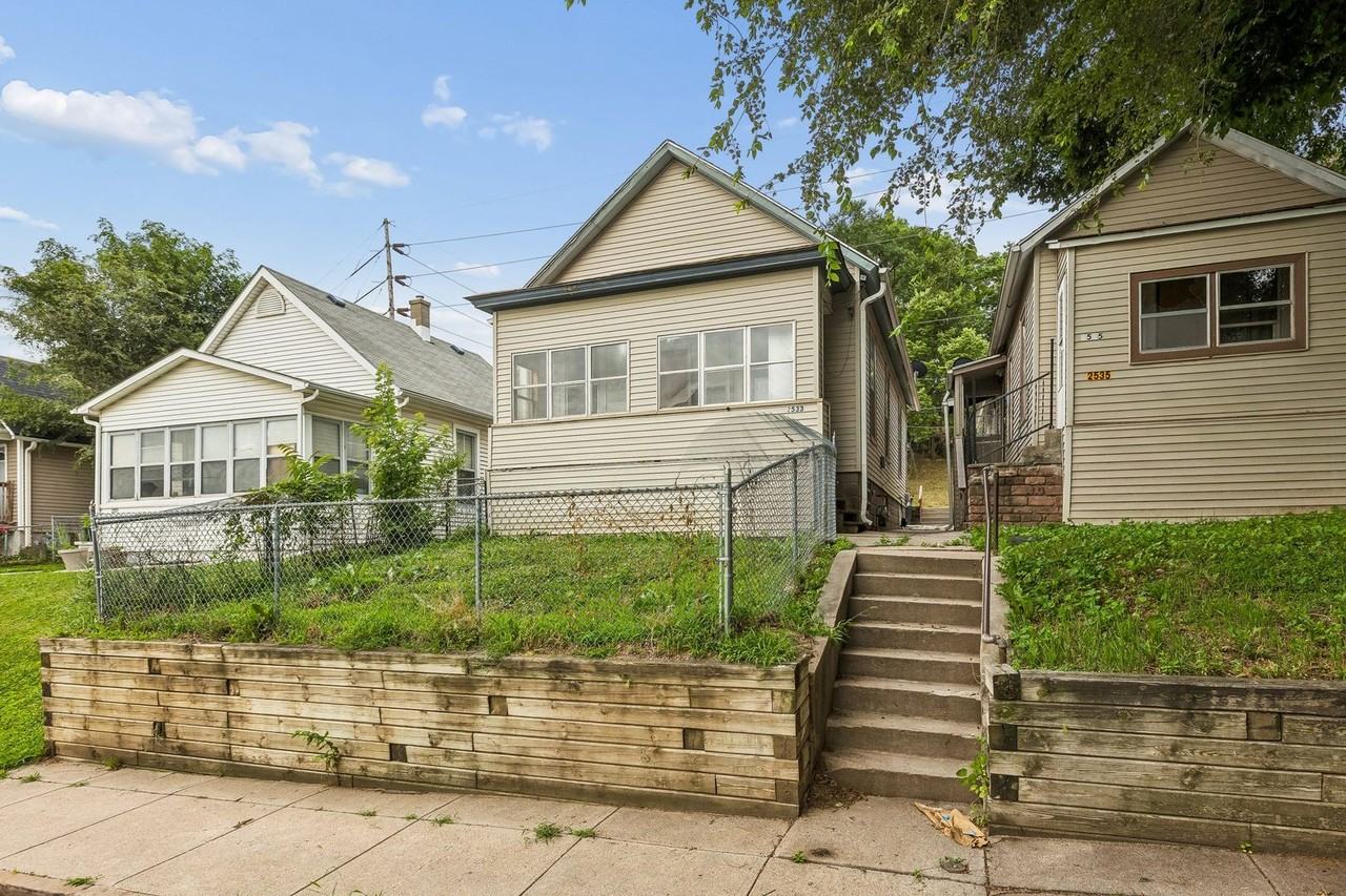 2533 Rees St - Photo 2 of 21