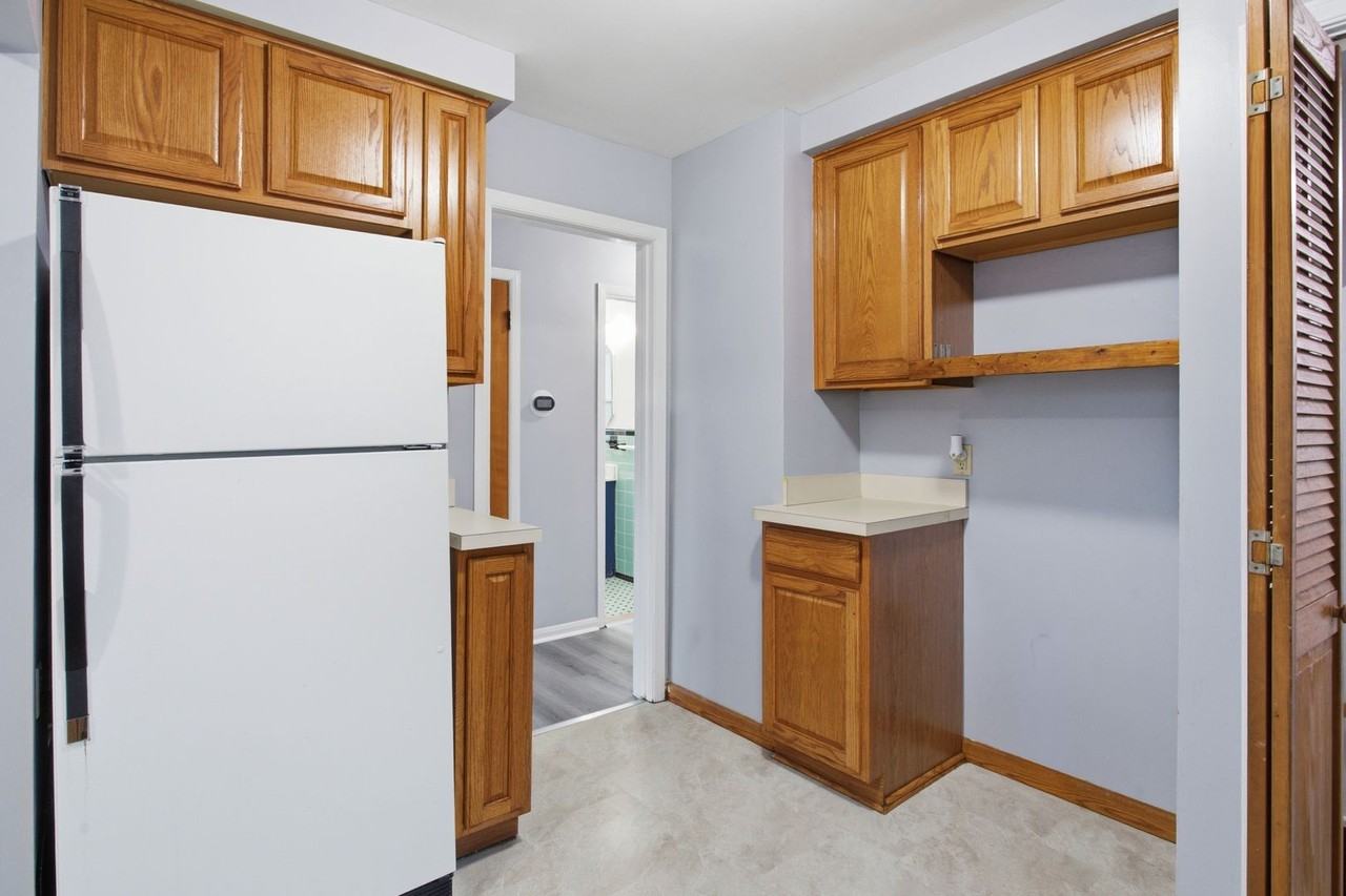 14650 College Ave - Photo 4 of 35