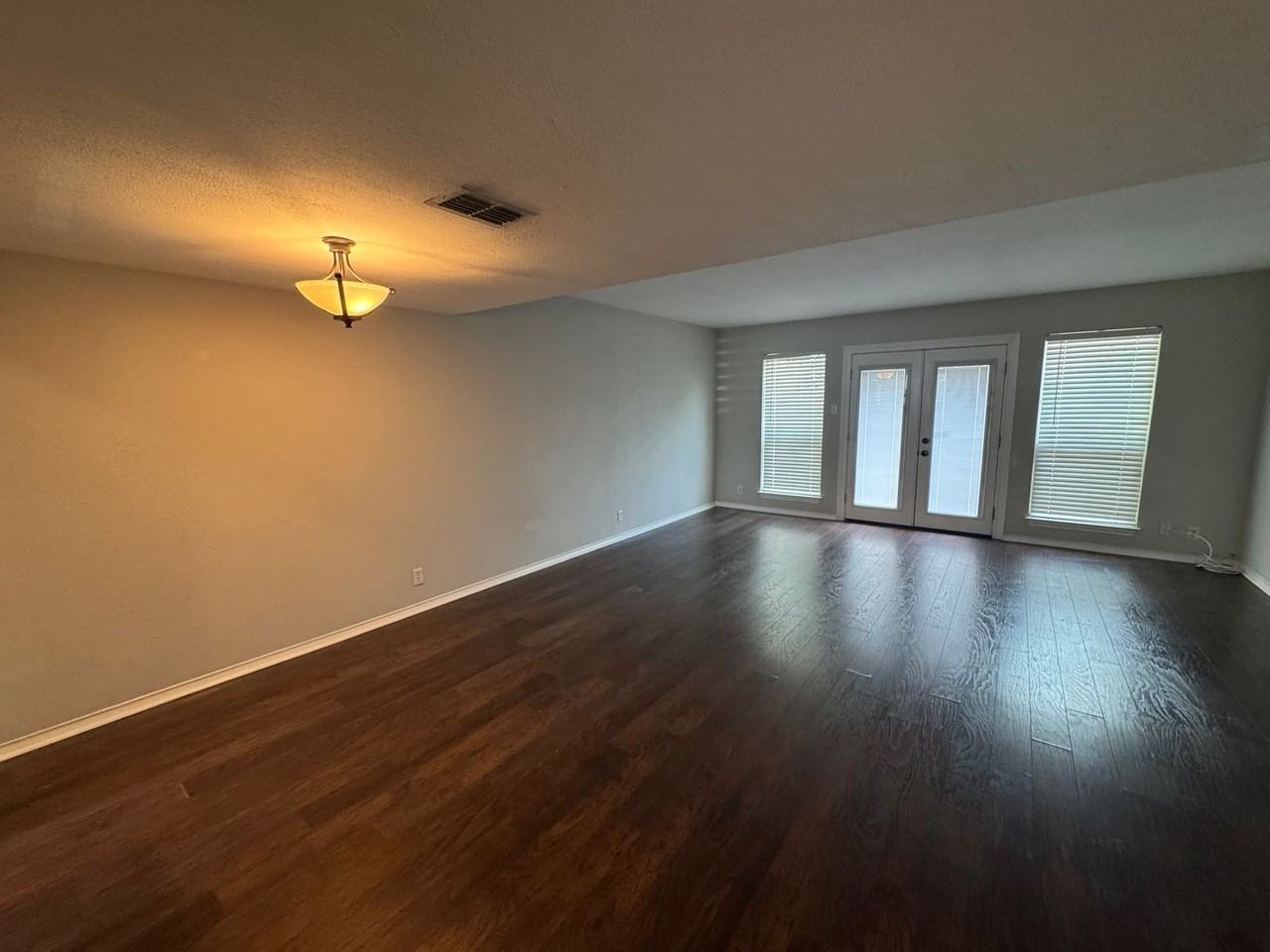 5110 Lake Shore Dr - Photo 2 of 18