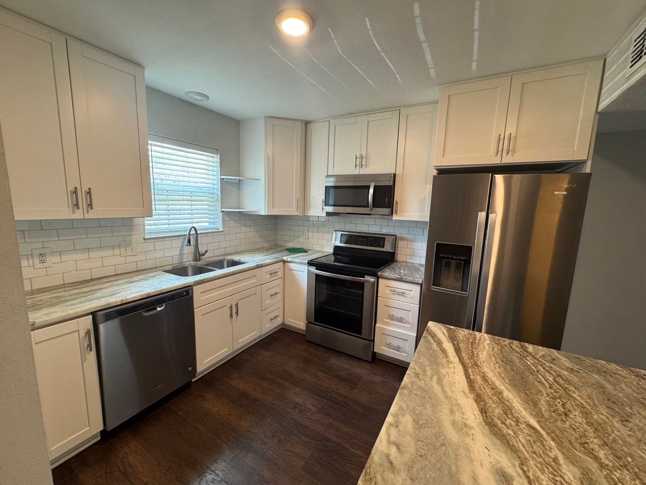 5110 Lake Shore Dr - Photo 7 of 18