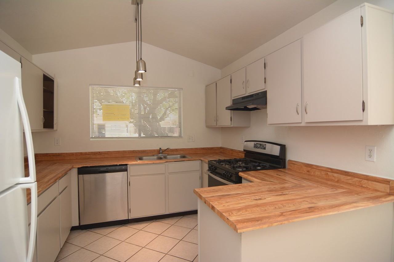 3261 W Avenida Destino - Photo 4 of 21