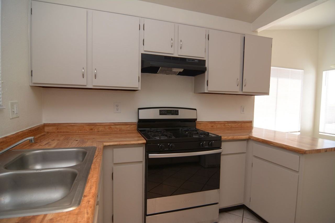 3261 W Avenida Destino - Photo 5 of 21