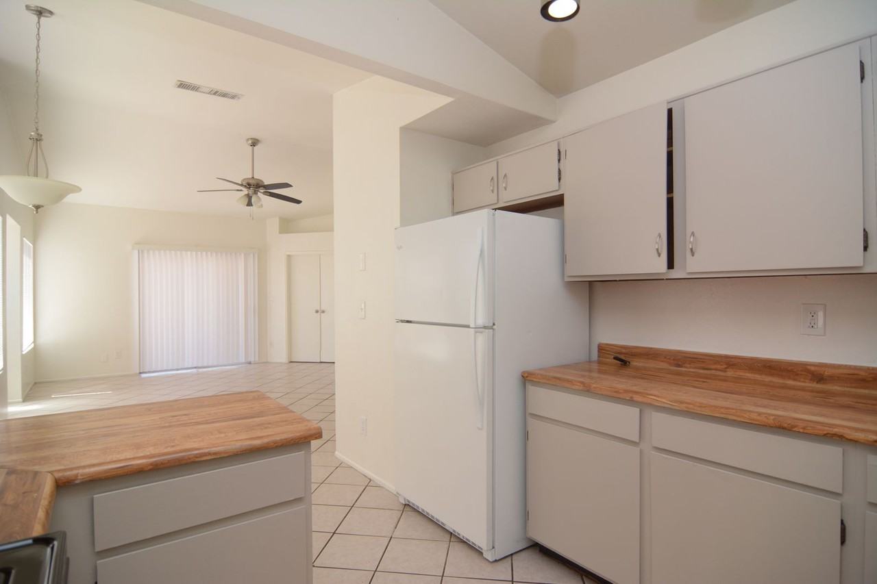 3261 W Avenida Destino - Photo 6 of 21