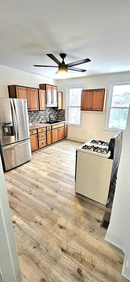 272 Butler St - Photo 2 of 23