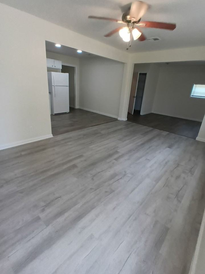 1405 Sandra Dr - Photo 3 of 28