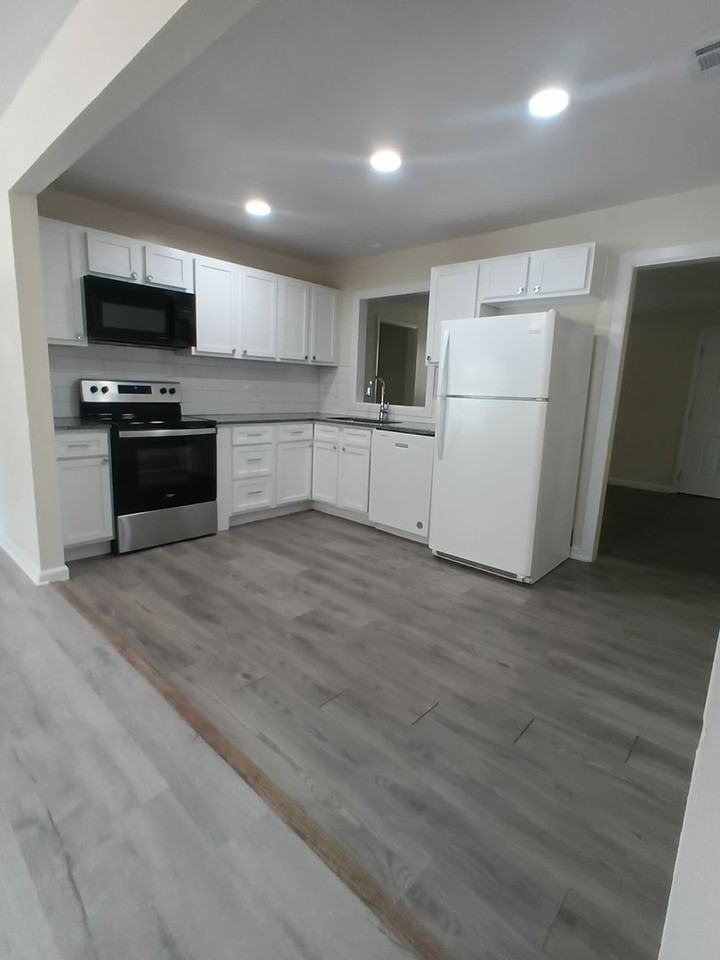 1405 Sandra Dr - Photo 5 of 28
