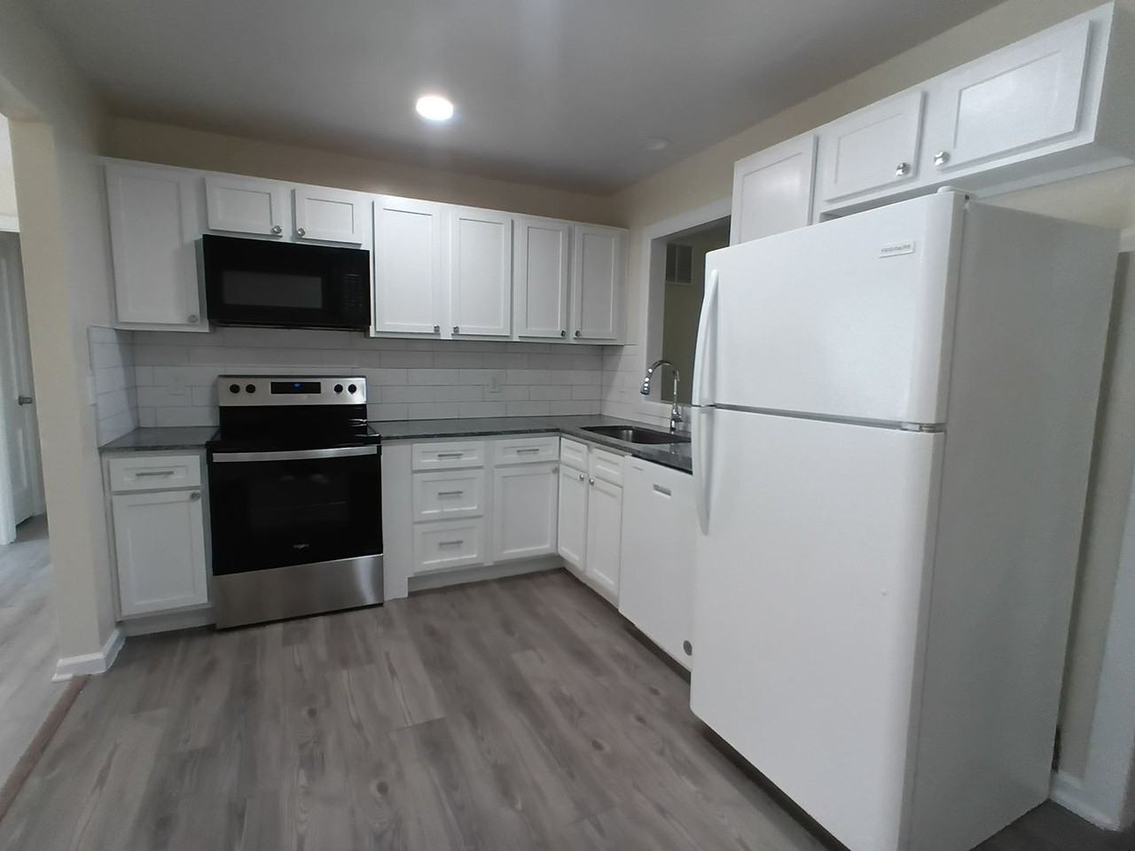1405 Sandra Dr - Photo 7 of 28
