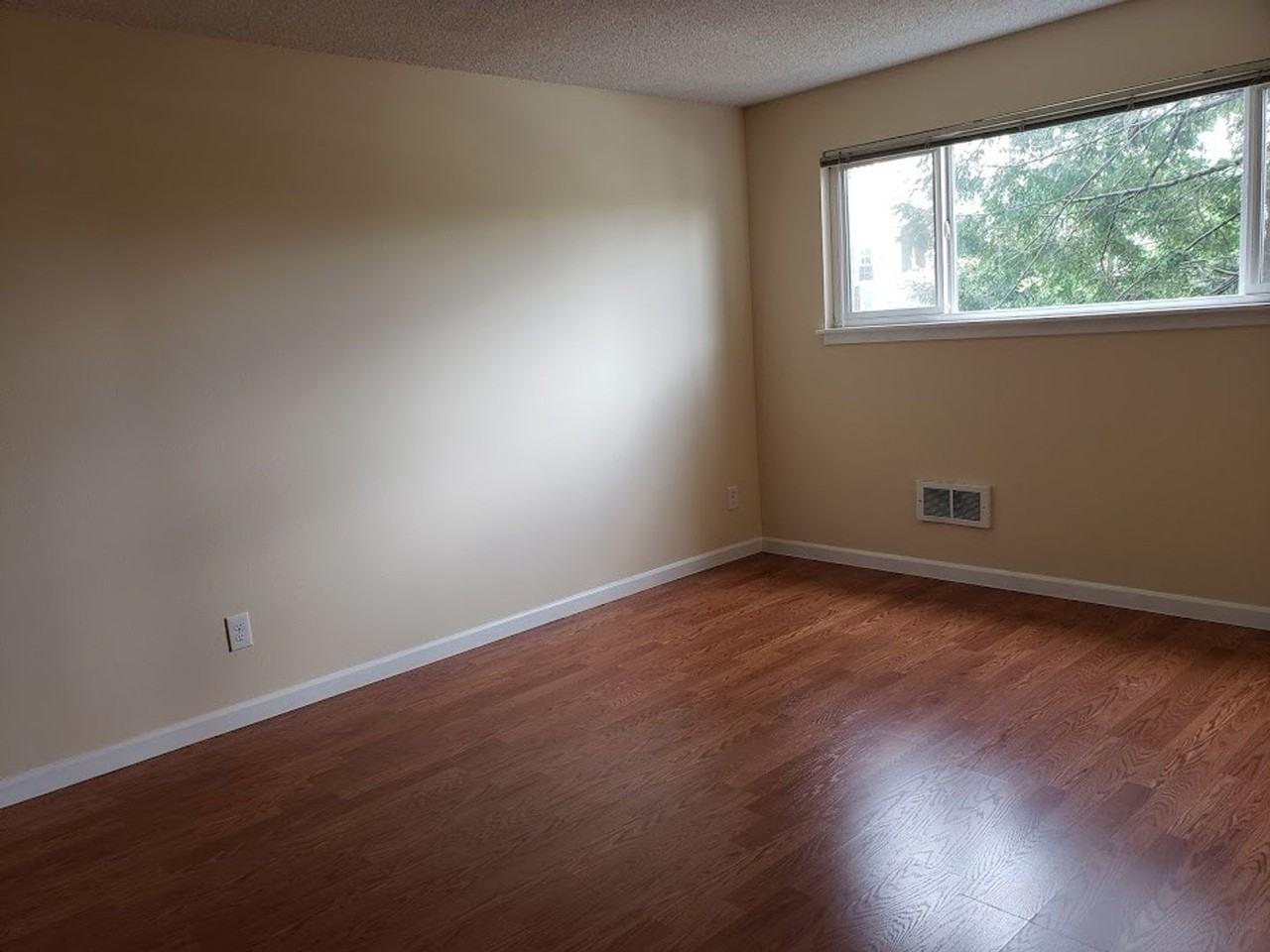 Taylor Avenue Apartments - Photo 4 of 28