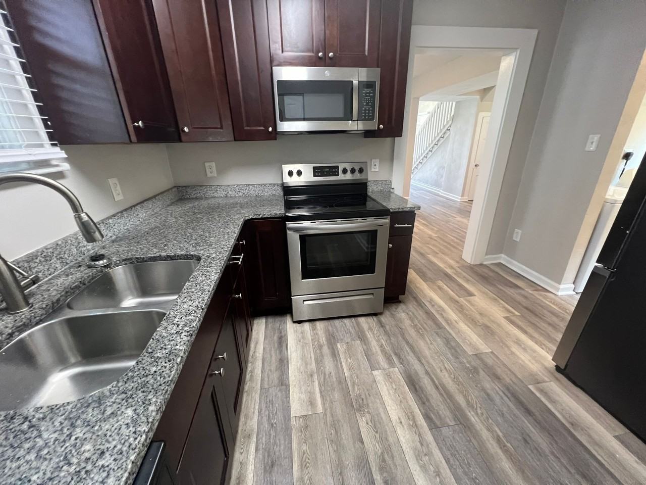 1419 W. 27th Street - Photo 3 of 21