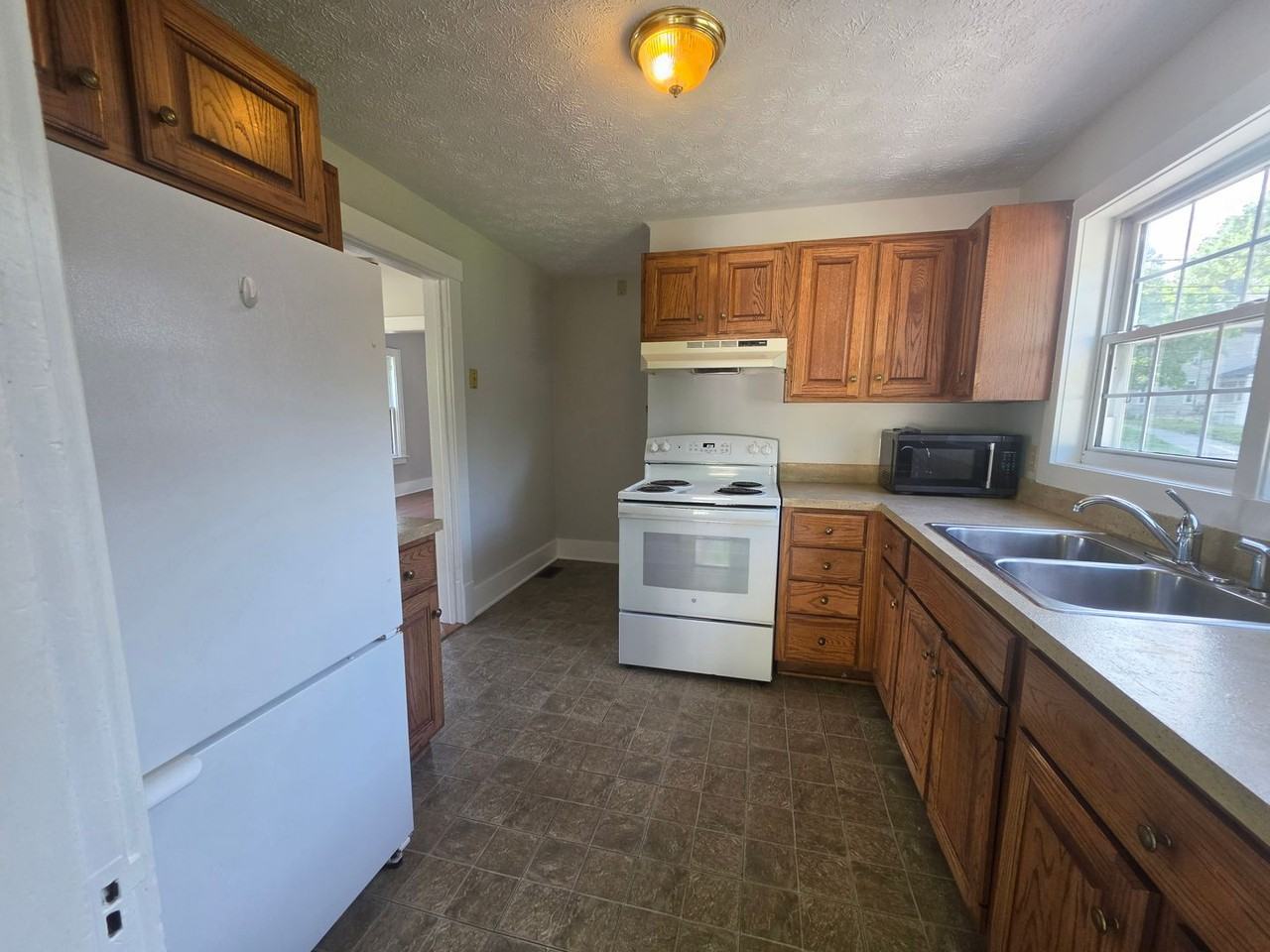 914 S Water St - Photo 2 of 18