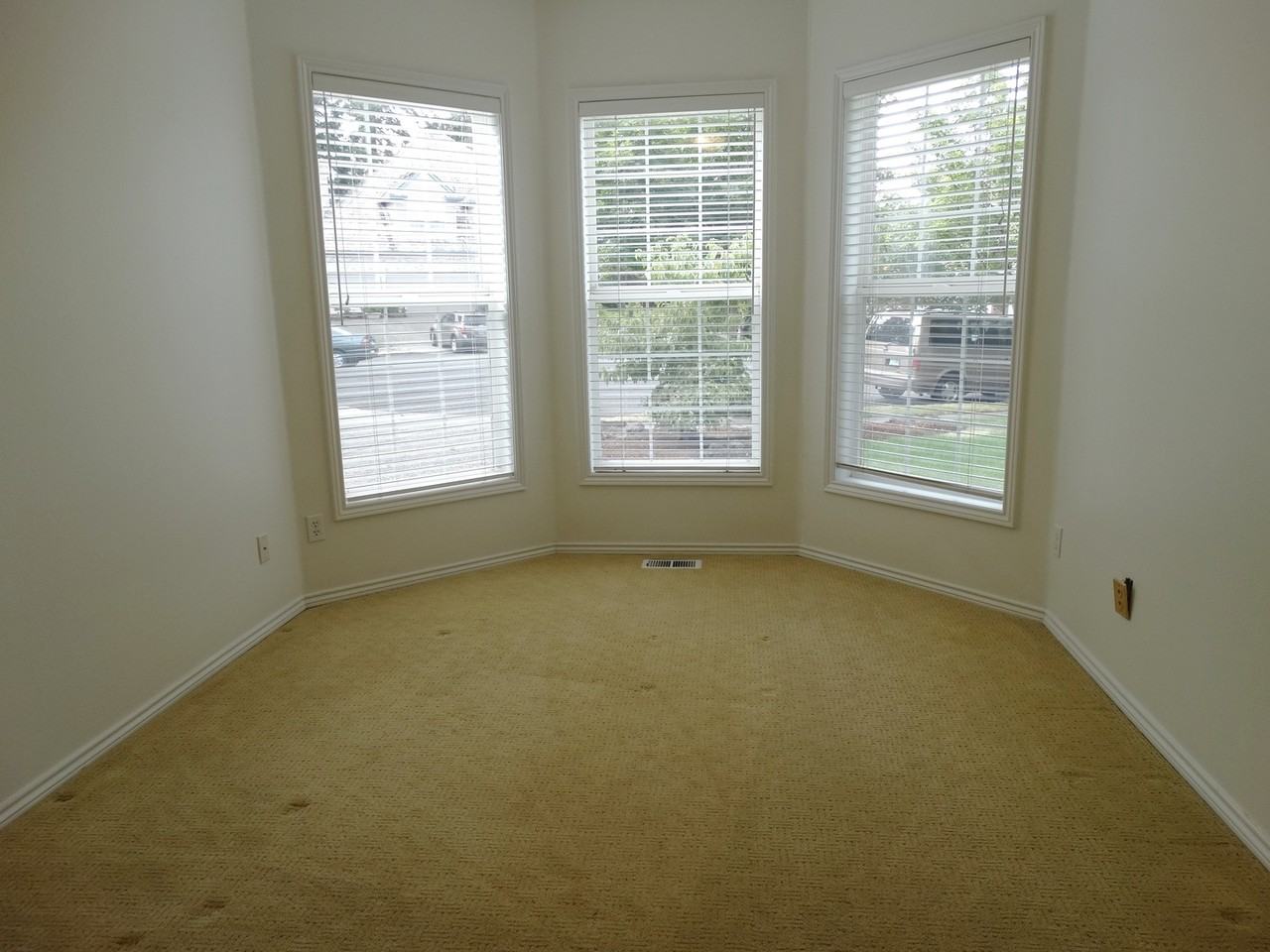 16655 Sw Springwater Ct - Photo 4 of 23