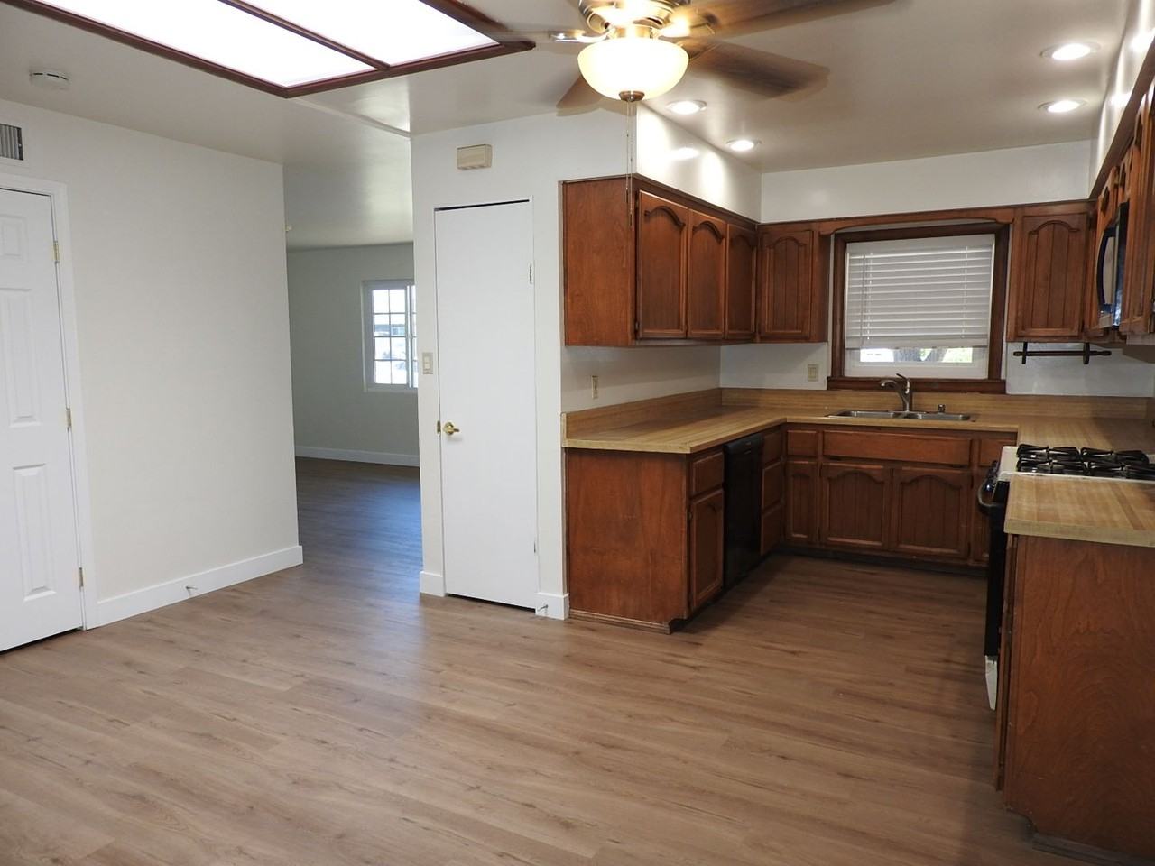 420 Cedar St - Photo 5 of 17