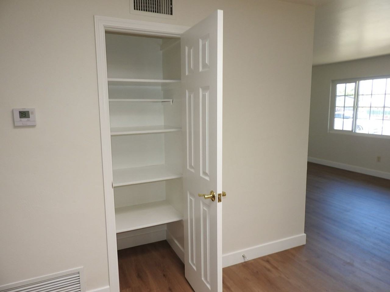 420 Cedar St - Photo 7 of 17