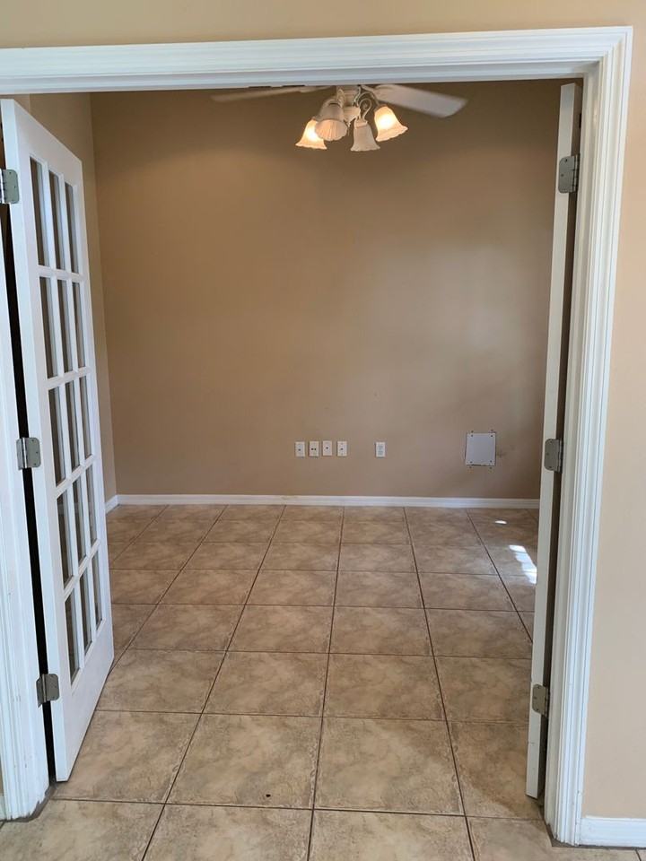 3044 Silver Palm Dr - Photo 3 of 17
