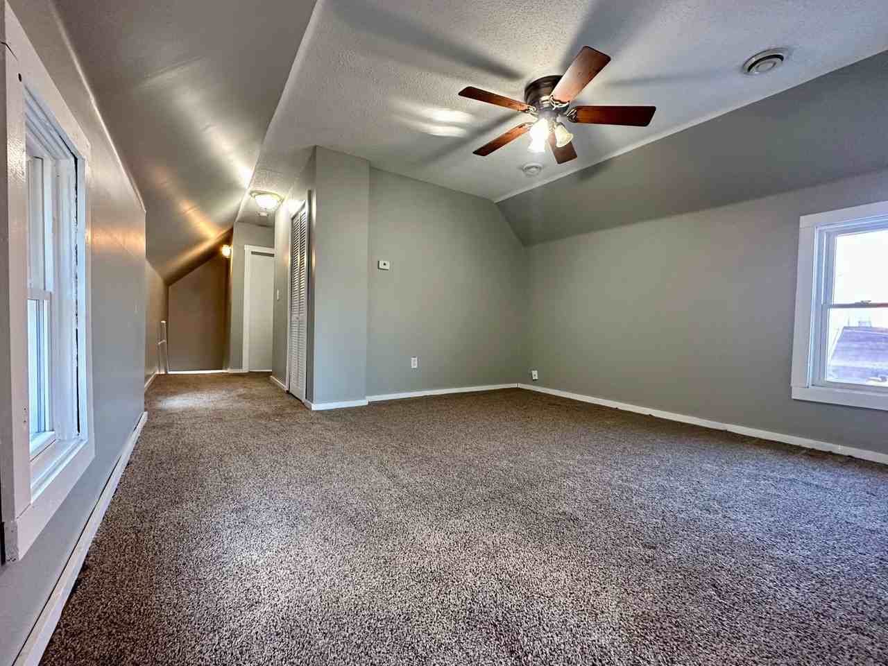 587 Charles Ave - Photo 2 of 13