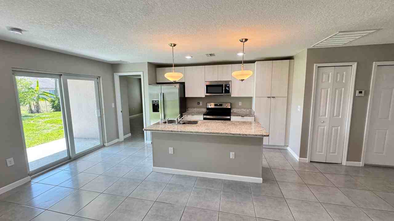 851 San Filippo Dr Se - Photo 3 of 30