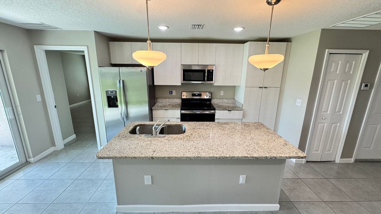 851 San Filippo Dr Se - Photo 4 of 30