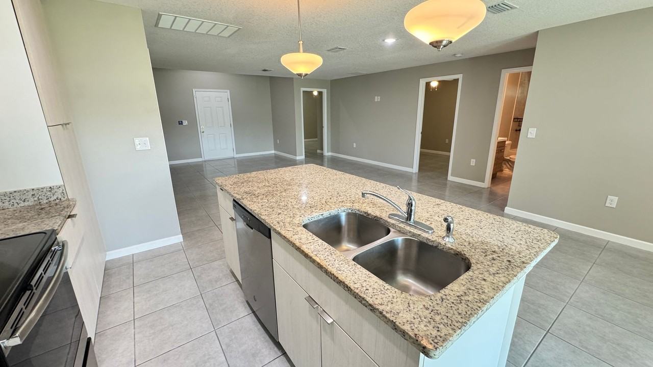 851 San Filippo Dr Se - Photo 5 of 30