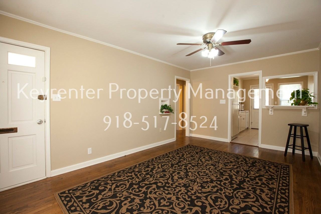 929 E 37th Pl - Photo 4 of 12