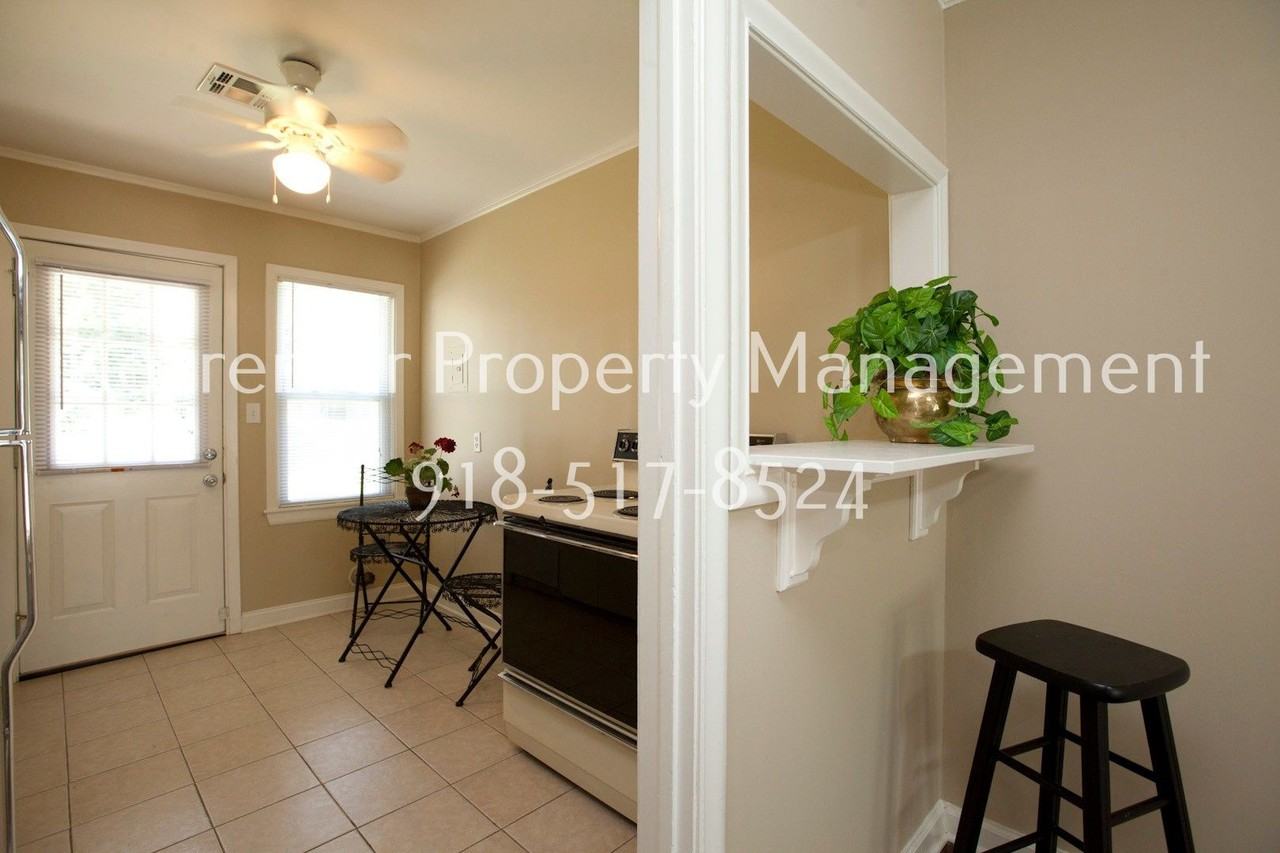 929 E 37th Pl - Photo 5 of 12