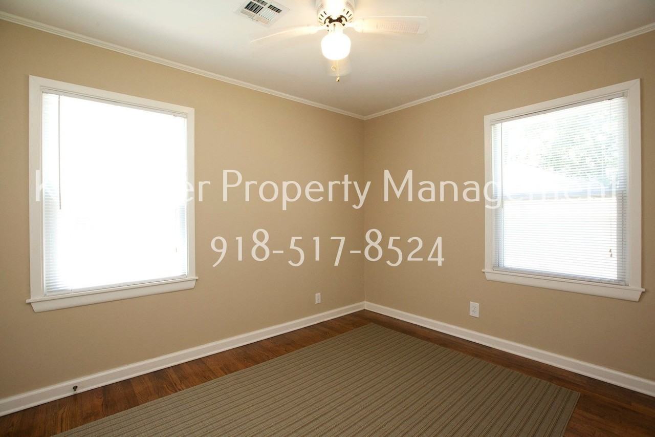 929 E 37th Pl - Photo 7 of 12