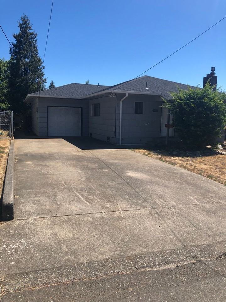 1487 Nw Eden St - Photo 2 of 11