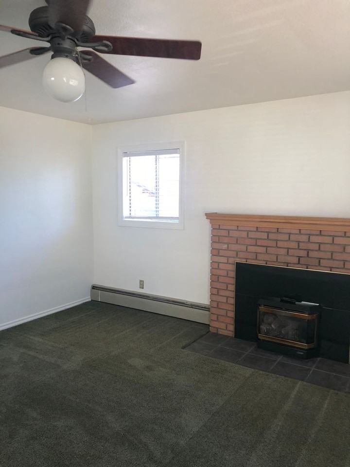 1487 Nw Eden St - Photo 4 of 11