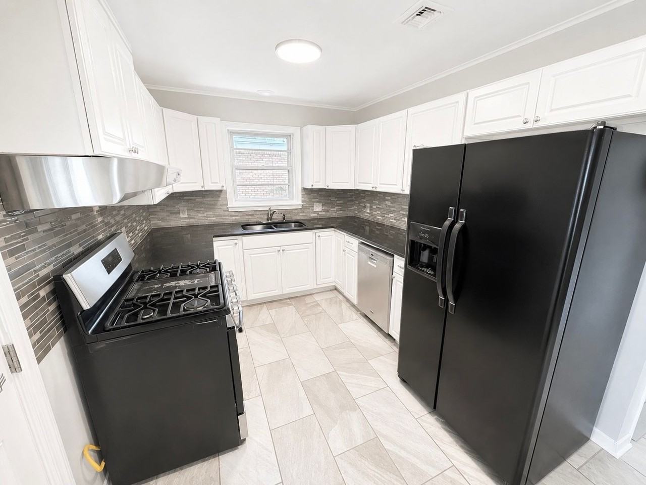 2538 Bolch St - Photo 3 of 8