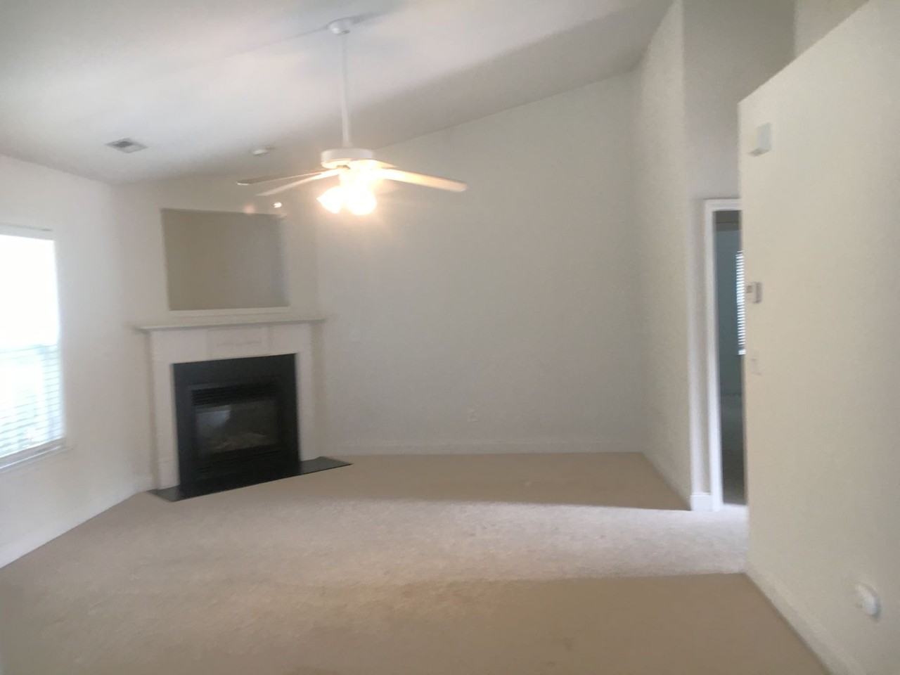 129 S Palm Dr - Photo 3 of 32