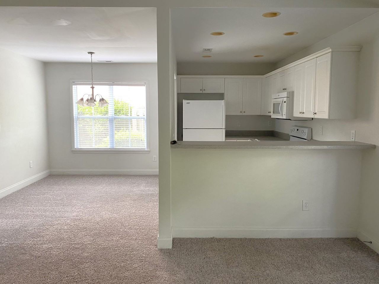 129 S Palm Dr - Photo 7 of 32